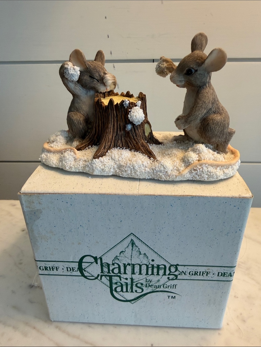 Charming Tails Figurine The Snowball Fight